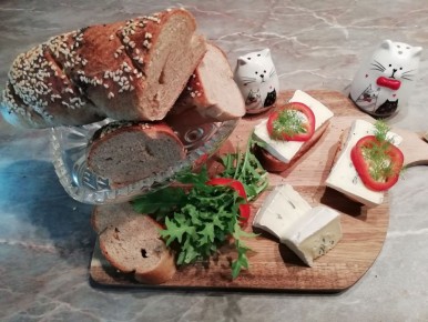 Густой аромат цельнозернового багета и тихий упор времени на подъём