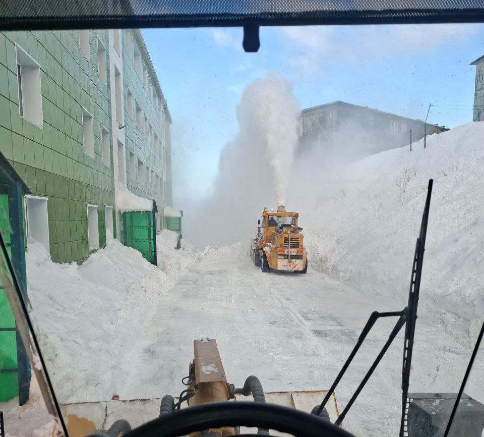 Евгений Беляев: Встреча с жителями в Сероглазке показала, что, несмотря на публикацию информации о ходе ликвидации последствий циклона, размещении графиков дневных и ночных работ, по-прежнему у жителей много вопросов