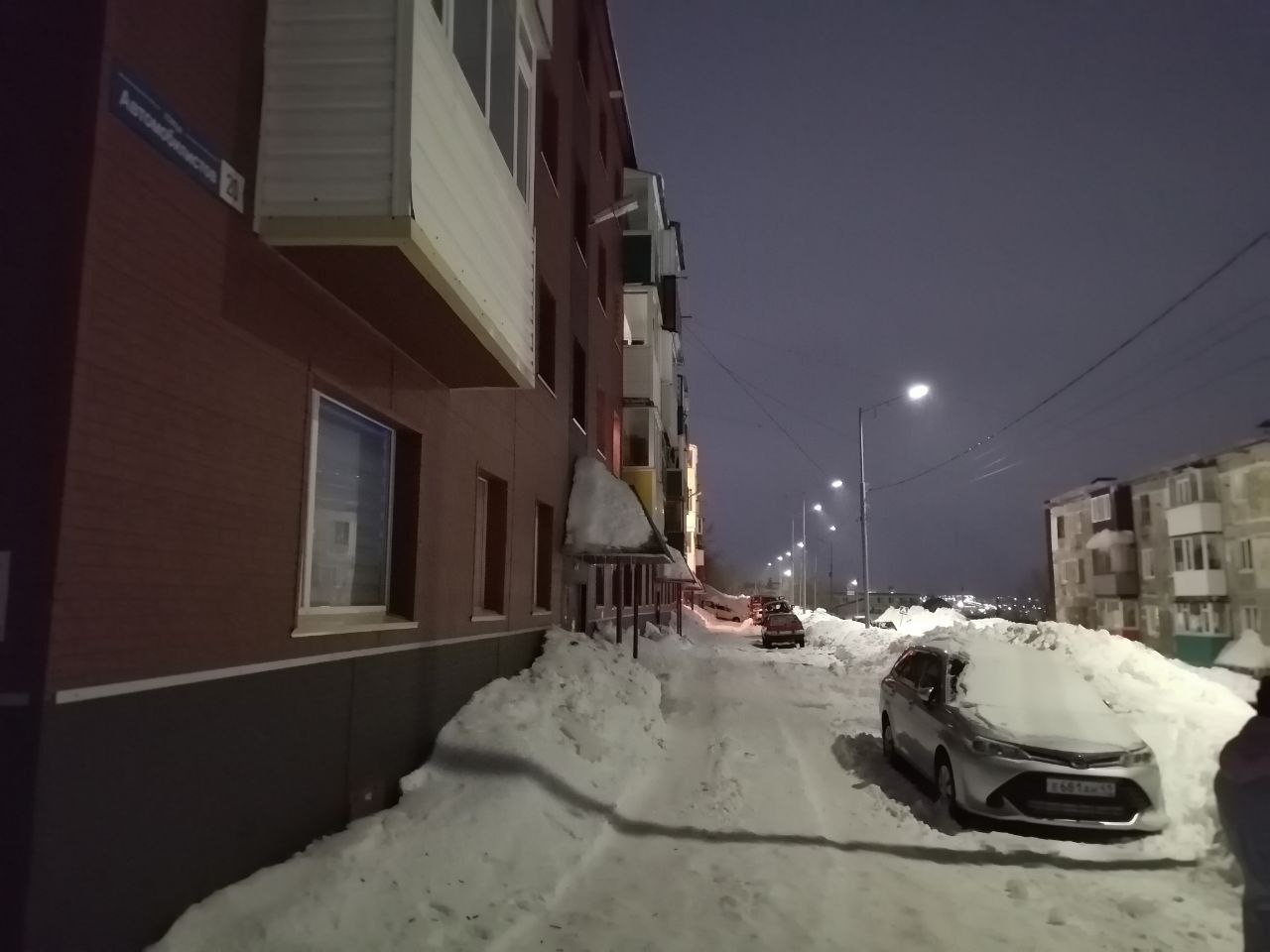 Встретились с жителями уютного района Автомобилистов 18-24, основные вопросы - о вывозе снега и взаимодействии с управляющей компанией Встретились с жителями уютного района Автомобилистов 18-24, основные вопросы - о вывозе снега и взаимодействии с управляющей компанией