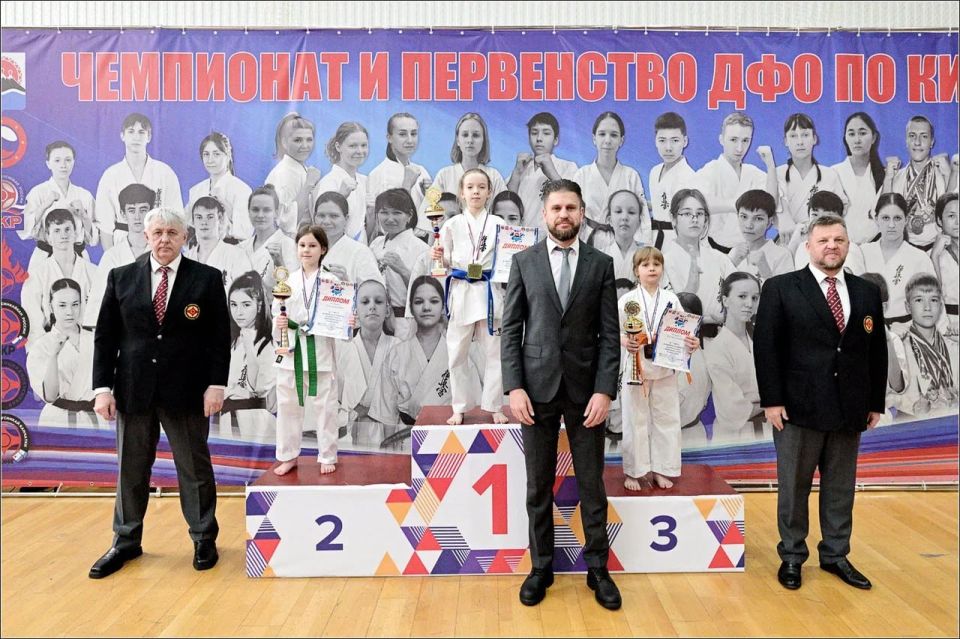 Награды Законодательного Собрания вручили ведущим спортсменам и руководителям федерации Каратэ Киокусинкай