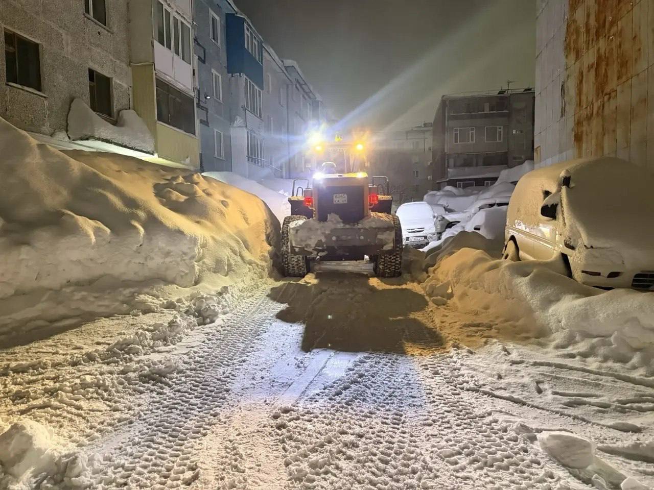 В Петропавловске-Камчатском дорожные службы в ночную смену продолжили комплекс мероприятий по расчистке В Петропавловске-Камчатском дорожные службы в ночную смену продолжили комплекс мероприятий по расчистке