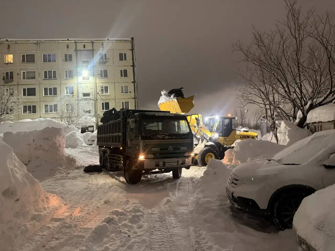 В Петропавловске-Камчатском дорожные службы в ночную смену продолжили комплекс мероприятий по расчистке В Петропавловске-Камчатском дорожные службы в ночную смену продолжили комплекс мероприятий по расчистке