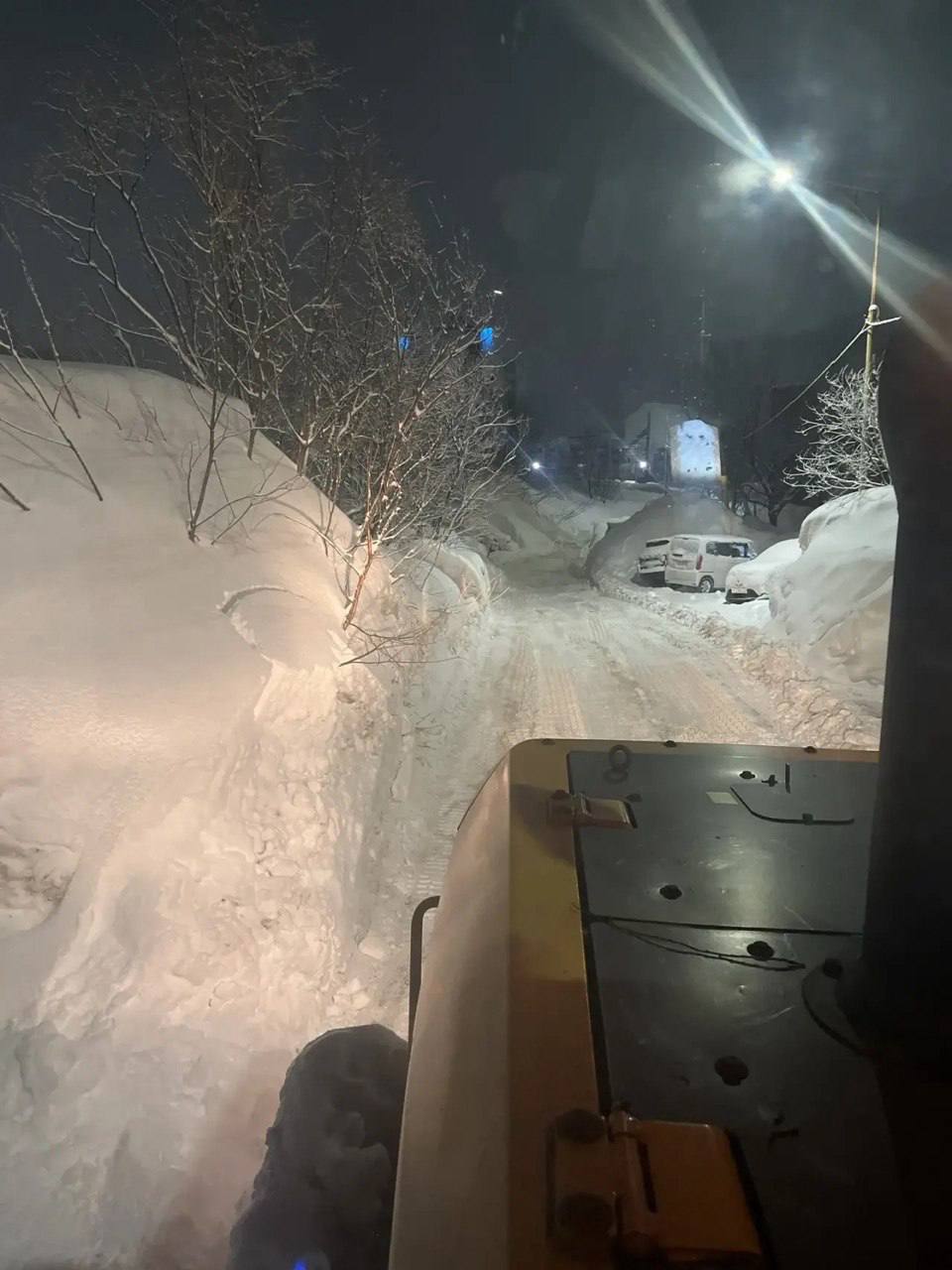 В Петропавловске-Камчатском дорожные службы в ночную смену продолжили комплекс мероприятий по расчистке В Петропавловске-Камчатском дорожные службы в ночную смену продолжили комплекс мероприятий по расчистке