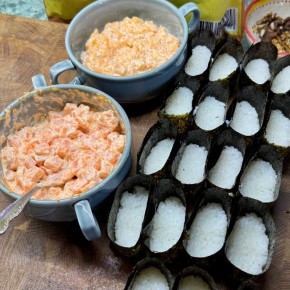 Вкусные гунканы: уникальный обед для истинных гурманов