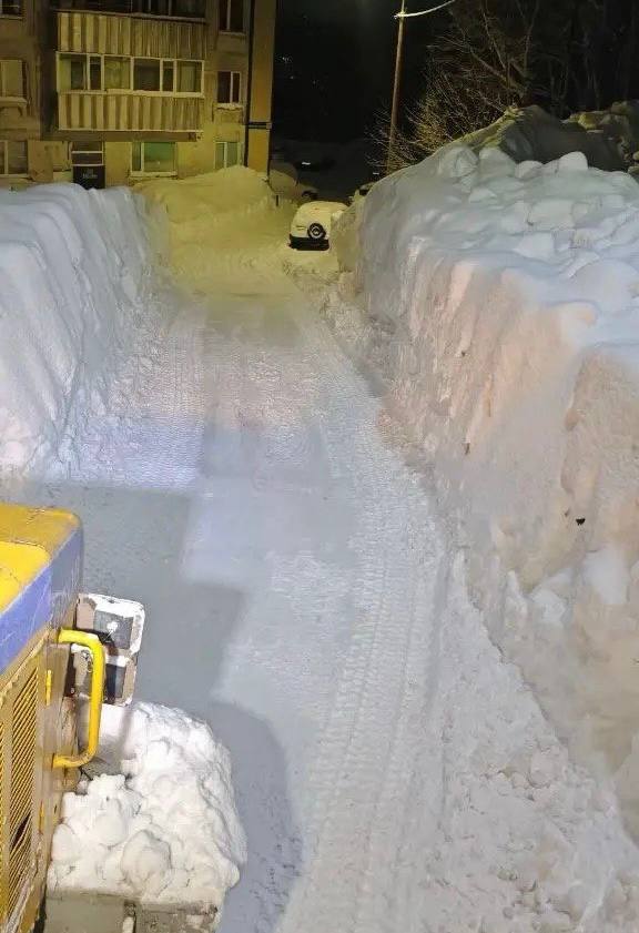 В Петропавловске-Камчатском дорожные службы в ночную смену продолжили комплекс мероприятий по расчистке В Петропавловске-Камчатском дорожные службы в ночную смену продолжили комплекс мероприятий по расчистке