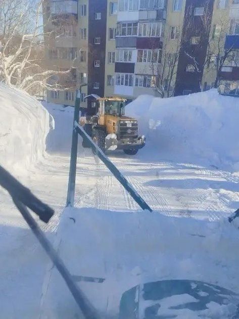 Город день за днем. 4 февраля 2026 года В Петропавловске-Камчатском продолжаются работы по снегорасчистке