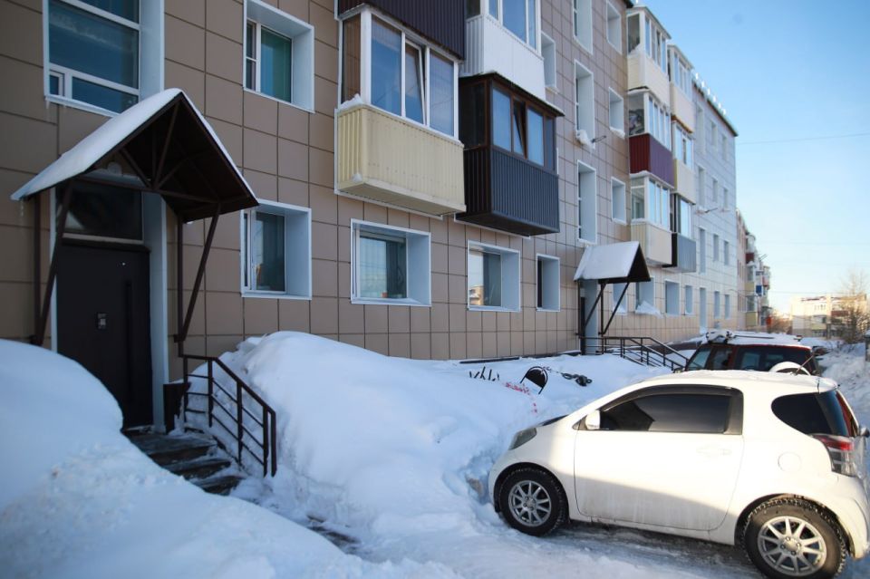 Анатолий Кирносенко проверил результат капитального ремонта дома 1965 года постройки