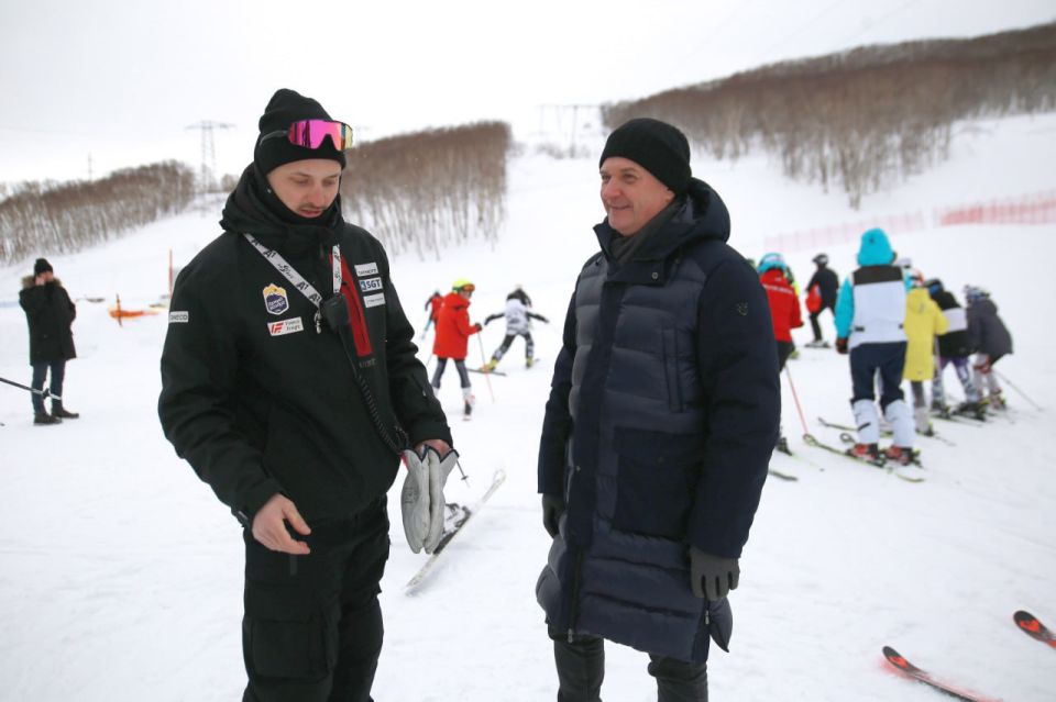 «Заезжают в призы»: инвентарь, приобретённый при поддержке краевого депутата, помогает юным горнолыжникам побеждать