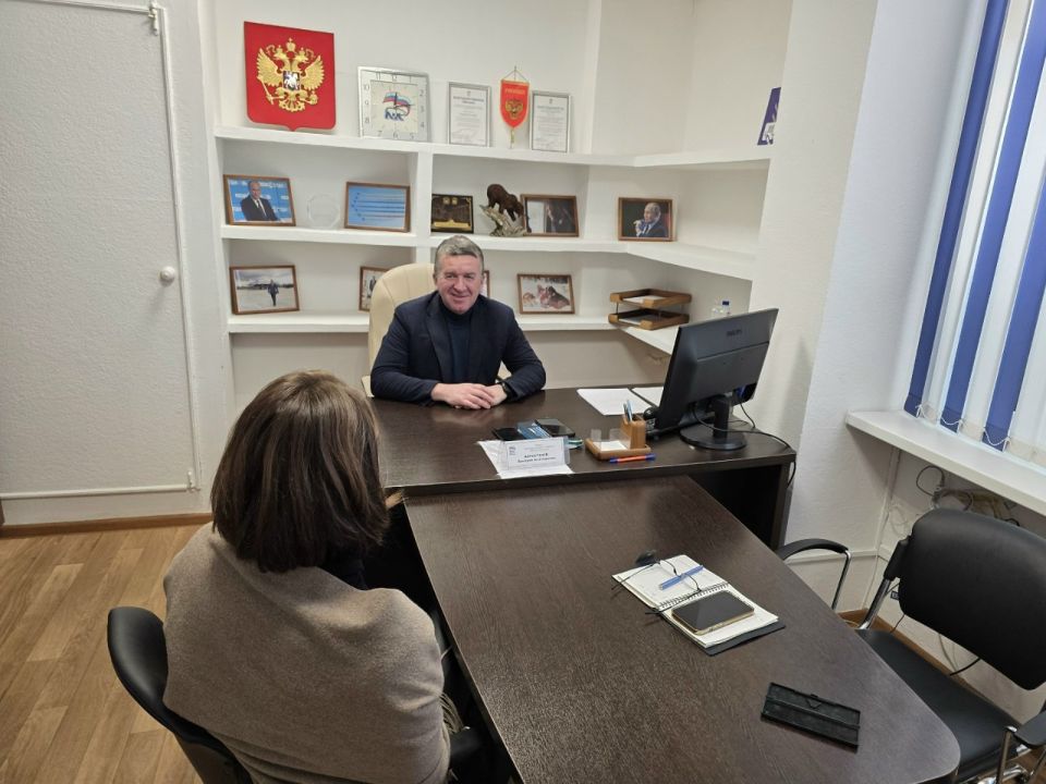 Личный прием граждан провел член фракции Партии "ЕДИНАЯ РОССИЯ" в краевом парламенте Дмитрий Коростелев
