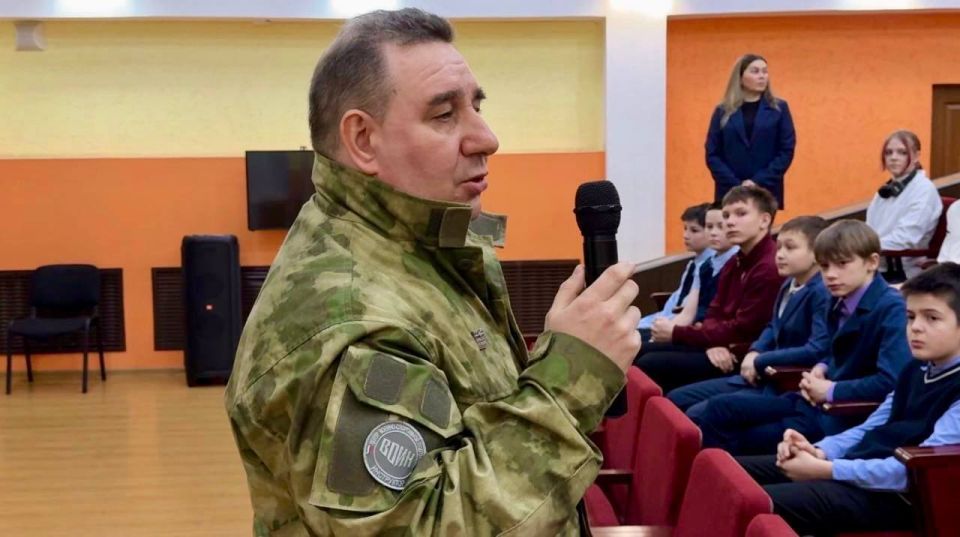 Урок мужества провели в школе краевого центра