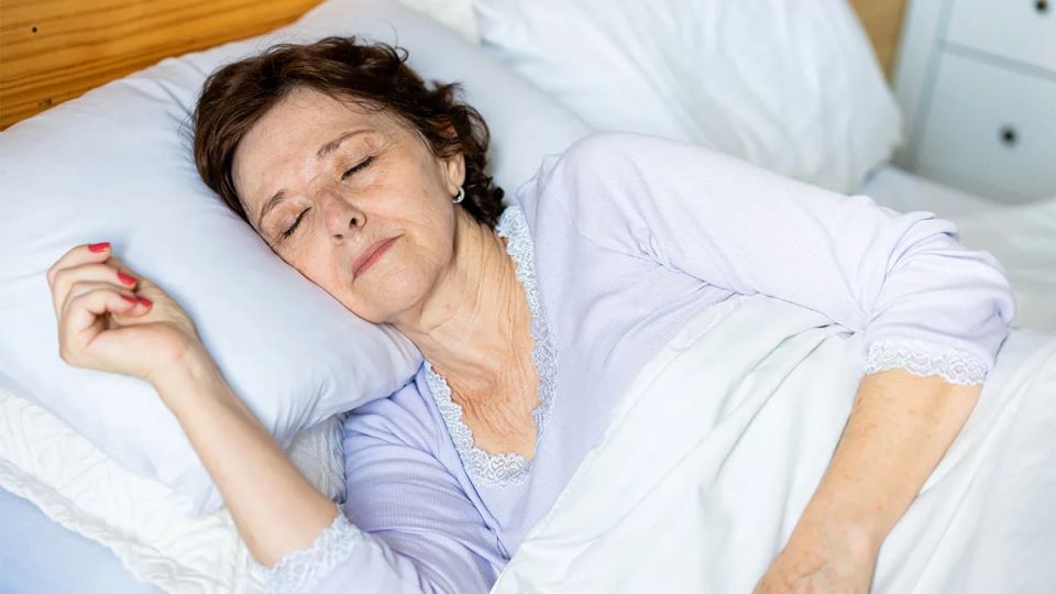Как сон после 60 влияет на здоровье: три привычки, которые стоит изменить