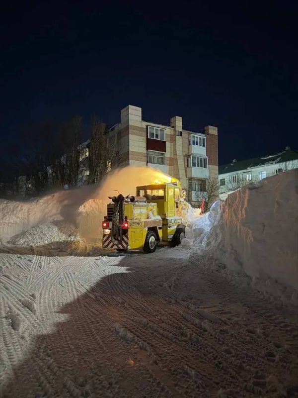 Город день за днем. 10 февраля 2026 года В Петропавловске-Камчатском в круглосуточном режиме ведутся работы по расчистке городских территорий