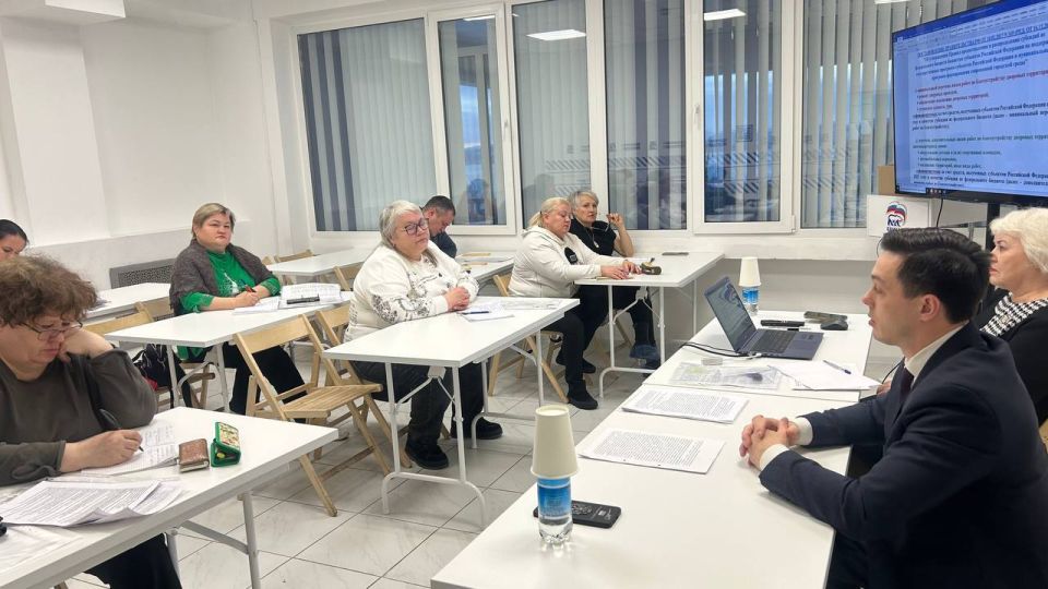 Заместитель председателя Городской Думы Борис Лесков принимает участие в обучении слушателей очередного курса «Школы ЖКХ»