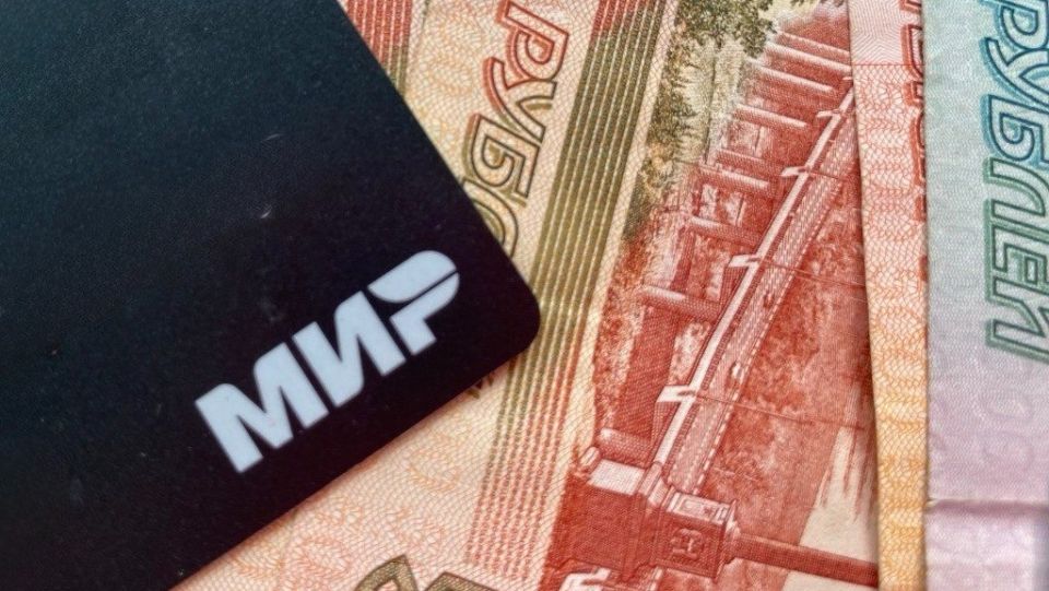 Пенсии и надбавки: кто получит повышение с 1 февраля