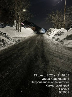 В ночную смену подрядные организации продолжили работы по расчистке и обработке городских проездов