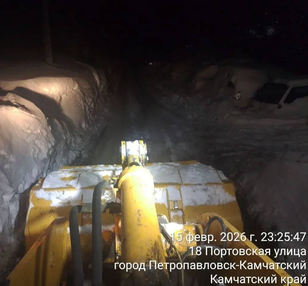 Город день за днем. 16 февраля 2026 года В Петропавловске-Камчатском продолжаются работы по зимнему содержанию города Город день за днем. 16 февраля 2026 года В Петропавловске-Камчатском продолжаются работы по зимнему содержанию города