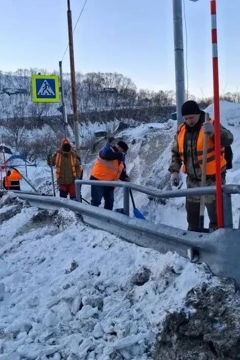 Город день за днем. 16 февраля 2026 года В Петропавловске-Камчатском продолжаются работы по зимнему содержанию города Город день за днем. 16 февраля 2026 года В Петропавловске-Камчатском продолжаются работы по зимнему содержанию города