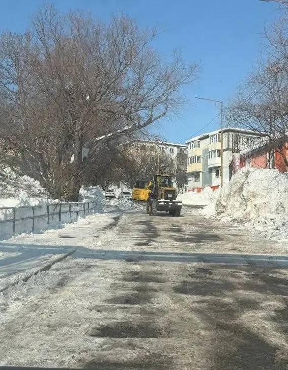 Город день за днем. 16 февраля 2026 года В Петропавловске-Камчатском продолжаются работы по зимнему содержанию города Город день за днем. 16 февраля 2026 года В Петропавловске-Камчатском продолжаются работы по зимнему содержанию города