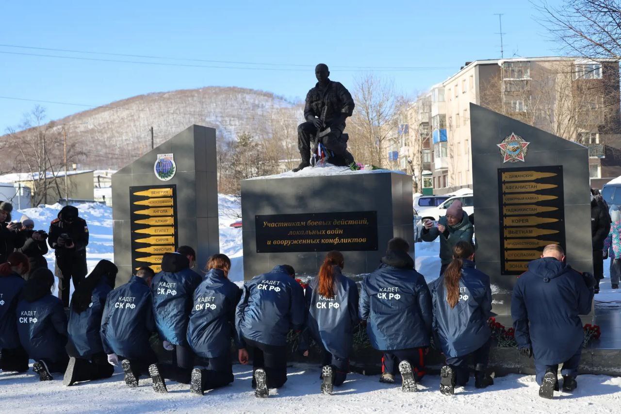 Сотрудники следственного управления, воспитанники «Радуги» и кадеты 45-й школы почтили память павших воинов