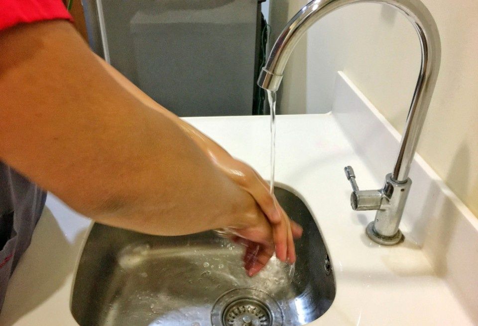 Платежи за горячую воду: когда собственник прав