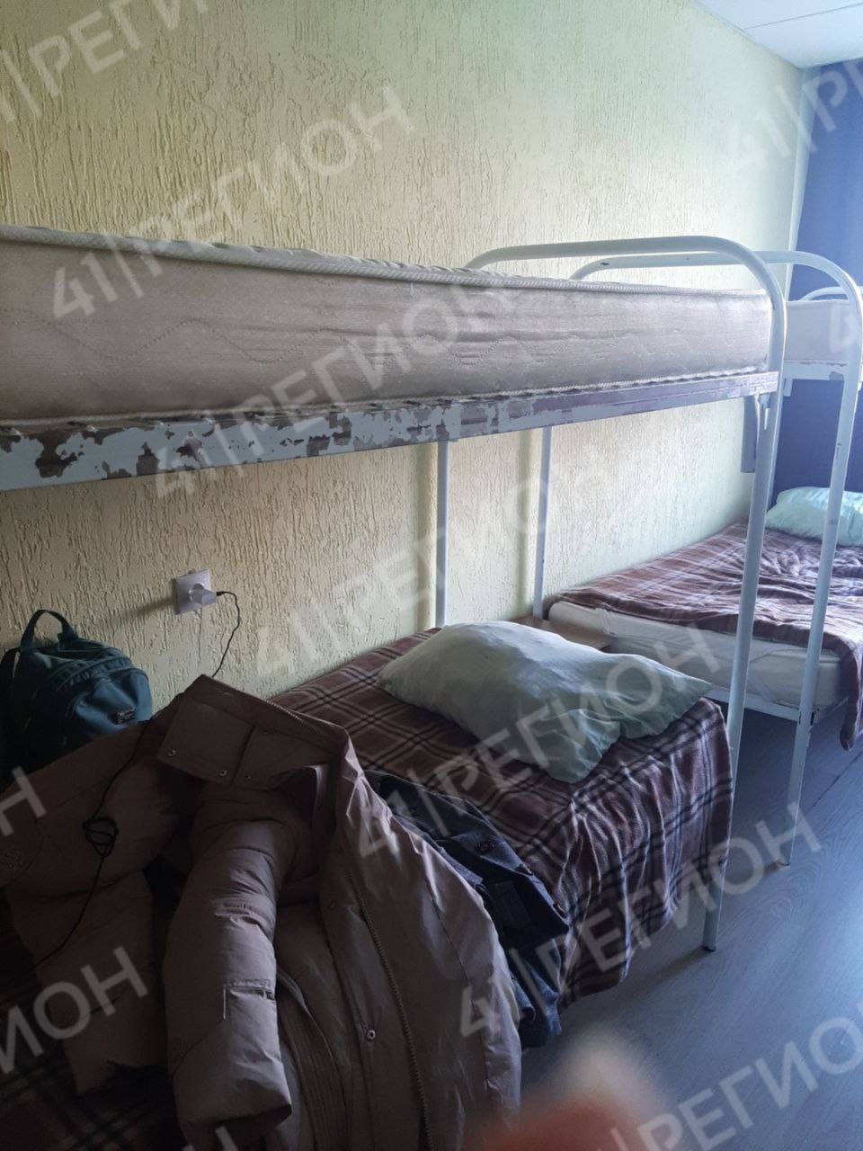 «Грязные, порванные матрасы и старые железные кровати»