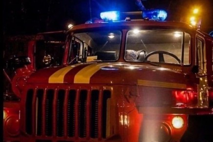 Трёх человек вывели пожарные из задымленного подъезда