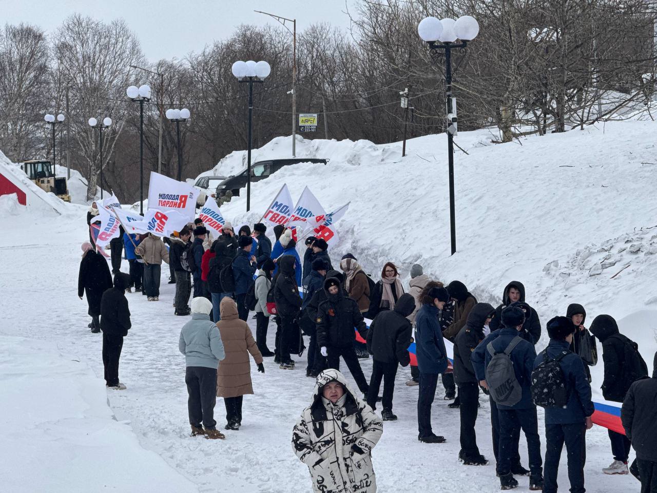 На Камчатке развернули самый большой флаг РФ в предверии Дня защитника Отечества На Камчатке развернули самый большой флаг РФ в предверии Дня защитника Отечества