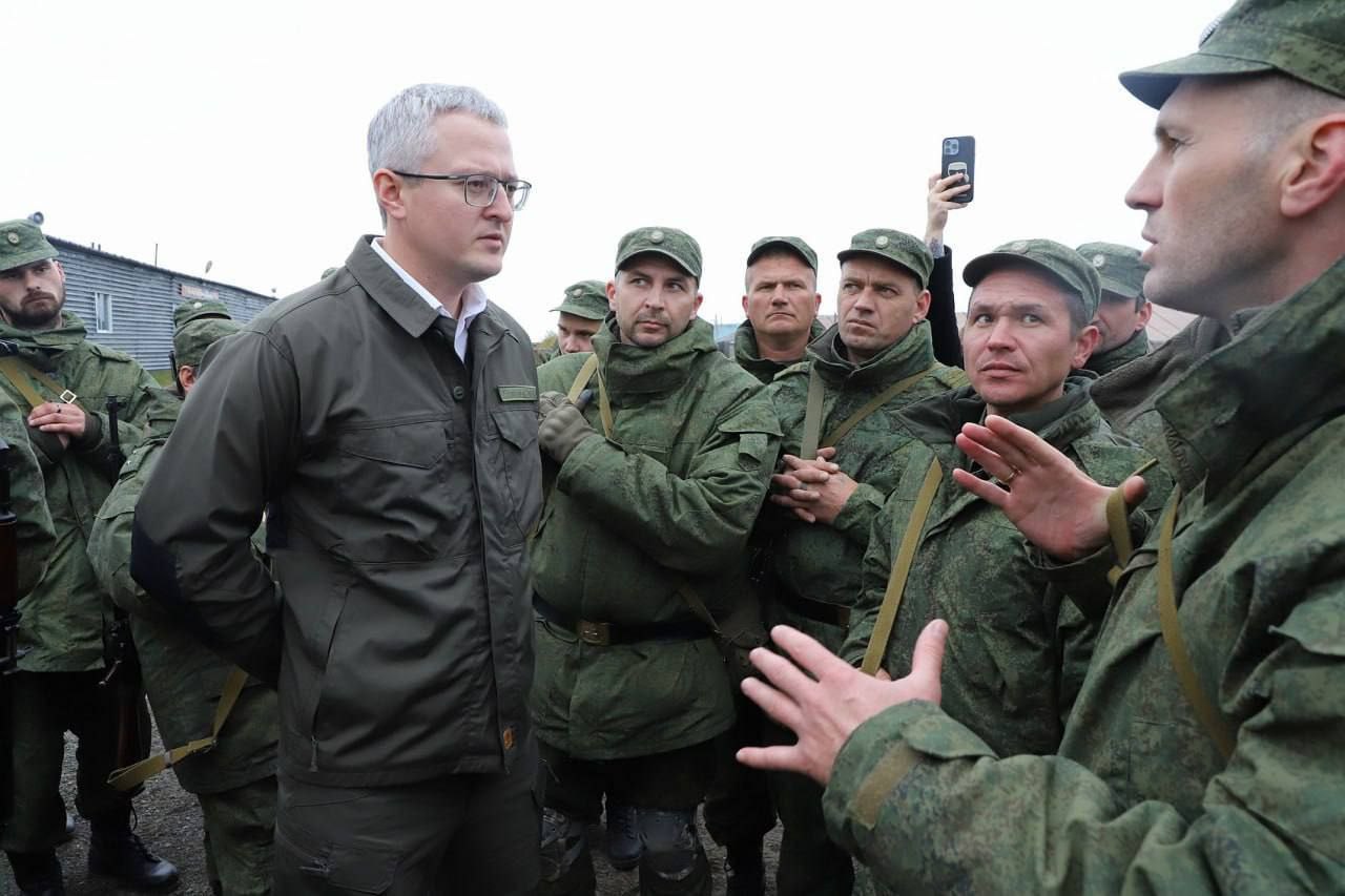 «Мы очень ждём вас дома с Победой!»: губернатор Камчатского края Владимир Солодов поздравил защитников Отечества «Мы очень ждём вас дома с Победой!»: губернатор Камчатского края Владимир Солодов поздравил защитников Отечества