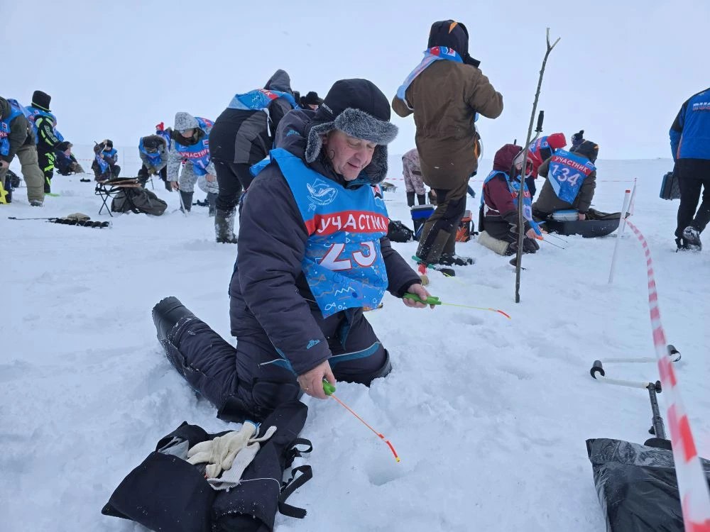 Елизовчанин выиграл снегоход за зубаря длиной почти 30 сантиметров Елизовчанин выиграл снегоход за зубаря длиной почти 30 сантиметров