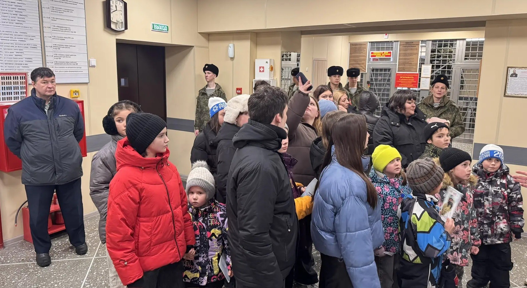 Воспитанники детского дома посетили бригаду морской пехоты в рамках проекта Городской Думы «Герои нашего времени» Воспитанники детского дома посетили бригаду морской пехоты в рамках проекта Городской Думы «Герои нашего времени»