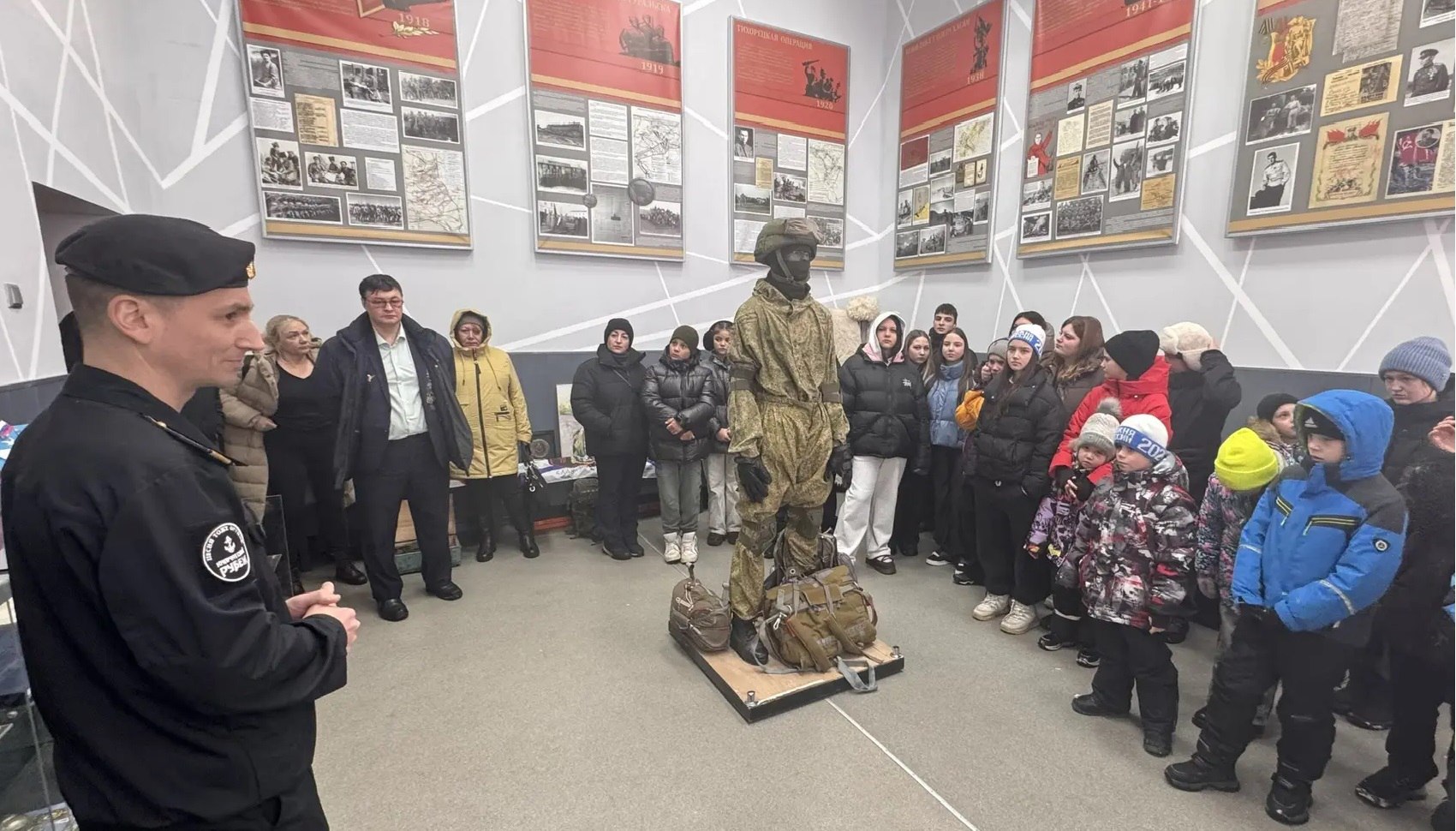 Воспитанники детского дома посетили бригаду морской пехоты в рамках проекта Городской Думы «Герои нашего времени» Воспитанники детского дома посетили бригаду морской пехоты в рамках проекта Городской Думы «Герои нашего времени»