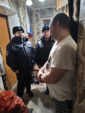 Полицейские на Камчатке забрали детей у пьяной матери и жестокого отчима