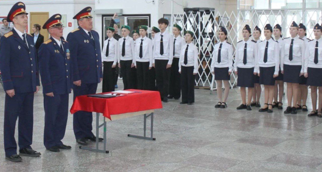 Будущие кадеты школы № 45 приняли присягу при участии сотрудников следственного управления СК России по Камчатскому краю Будущие кадеты школы № 45 приняли присягу при участии сотрудников следственного управления СК России по Камчатскому краю