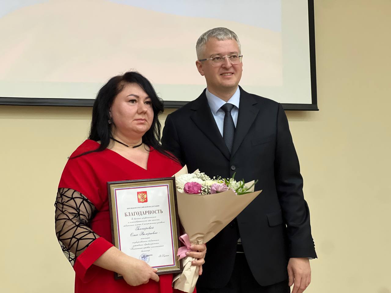 Медикам Камчатки вручили государственные награды за мужество и героизм, проявленные во время сильнейшего землетрясения в прошлом году Медикам Камчатки вручили государственные награды за мужество и героизм, проявленные во время сильнейшего землетрясения в прошлом году