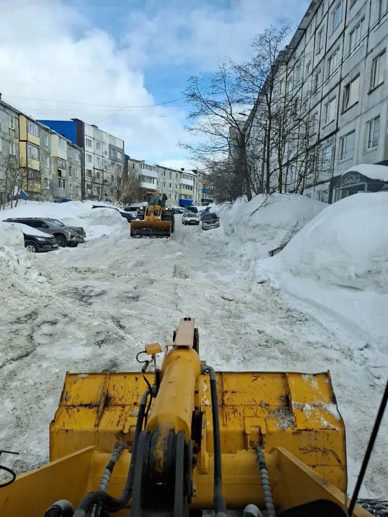 Город день за днем. 27 февраля 2026 года В Петропавловске-Камчатском специализированная техника продолжает мероприятия по расчистке и обработке противогололедными материалами магистральных дорог, внутриквартальных проездов... Город день за днем. 27 февраля 2026 года В Петропавловске-Камчатском специализированная техника продолжает мероприятия по расчистке и обработке противогололедными материалами магистральных дорог, внутриквартальных проездов...