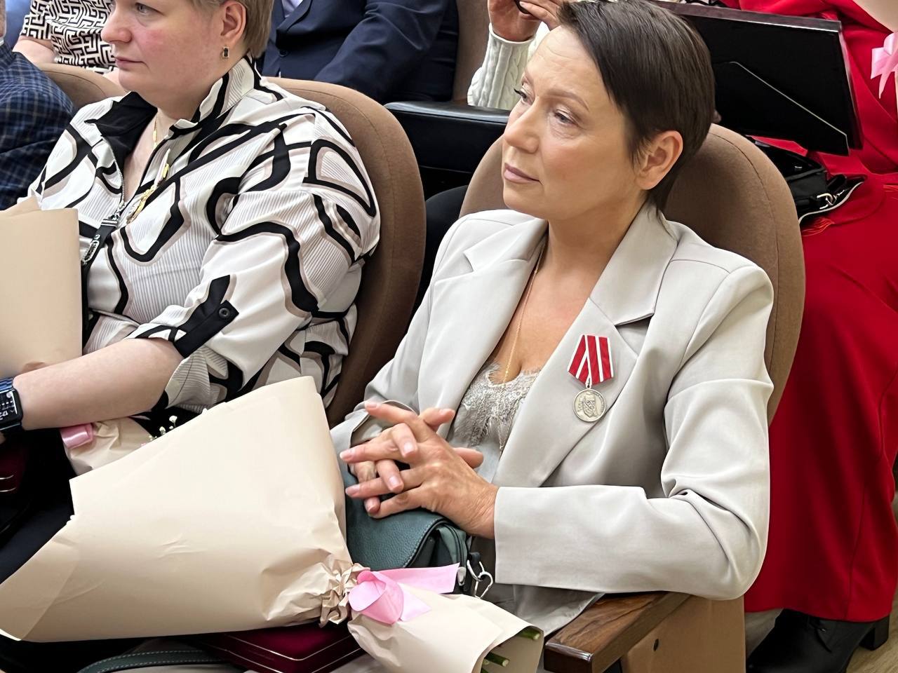 Медикам Камчатки вручили государственные награды за мужество и героизм, проявленные во время сильнейшего землетрясения в прошлом году Медикам Камчатки вручили государственные награды за мужество и героизм, проявленные во время сильнейшего землетрясения в прошлом году