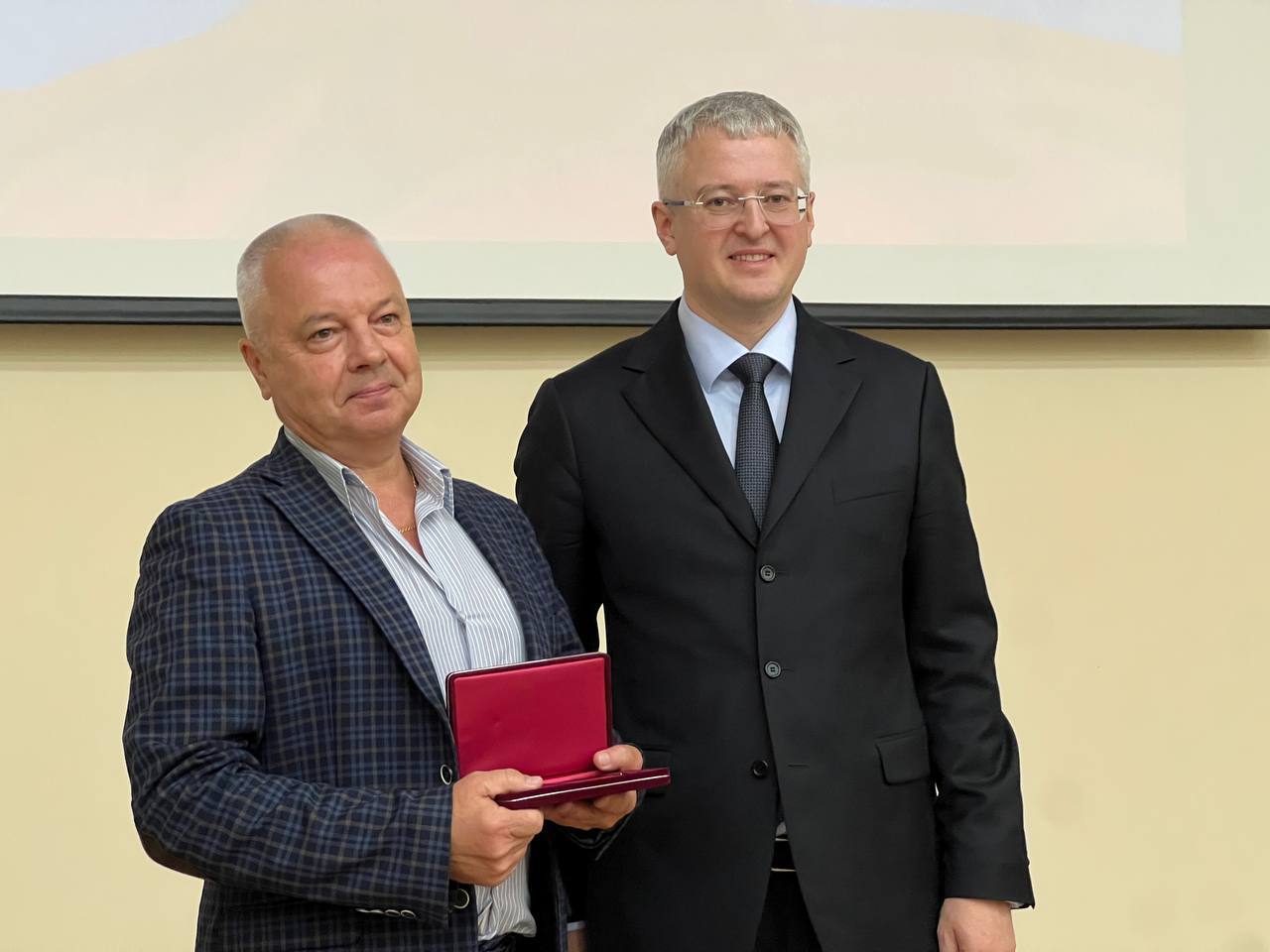 Медикам Камчатки вручили государственные награды за мужество и героизм, проявленные во время сильнейшего землетрясения в прошлом году