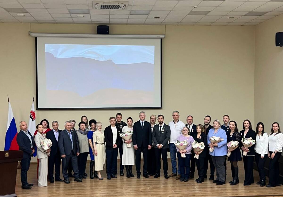 Наградили медиков за героизм, проявленный во время мощного землетрясения