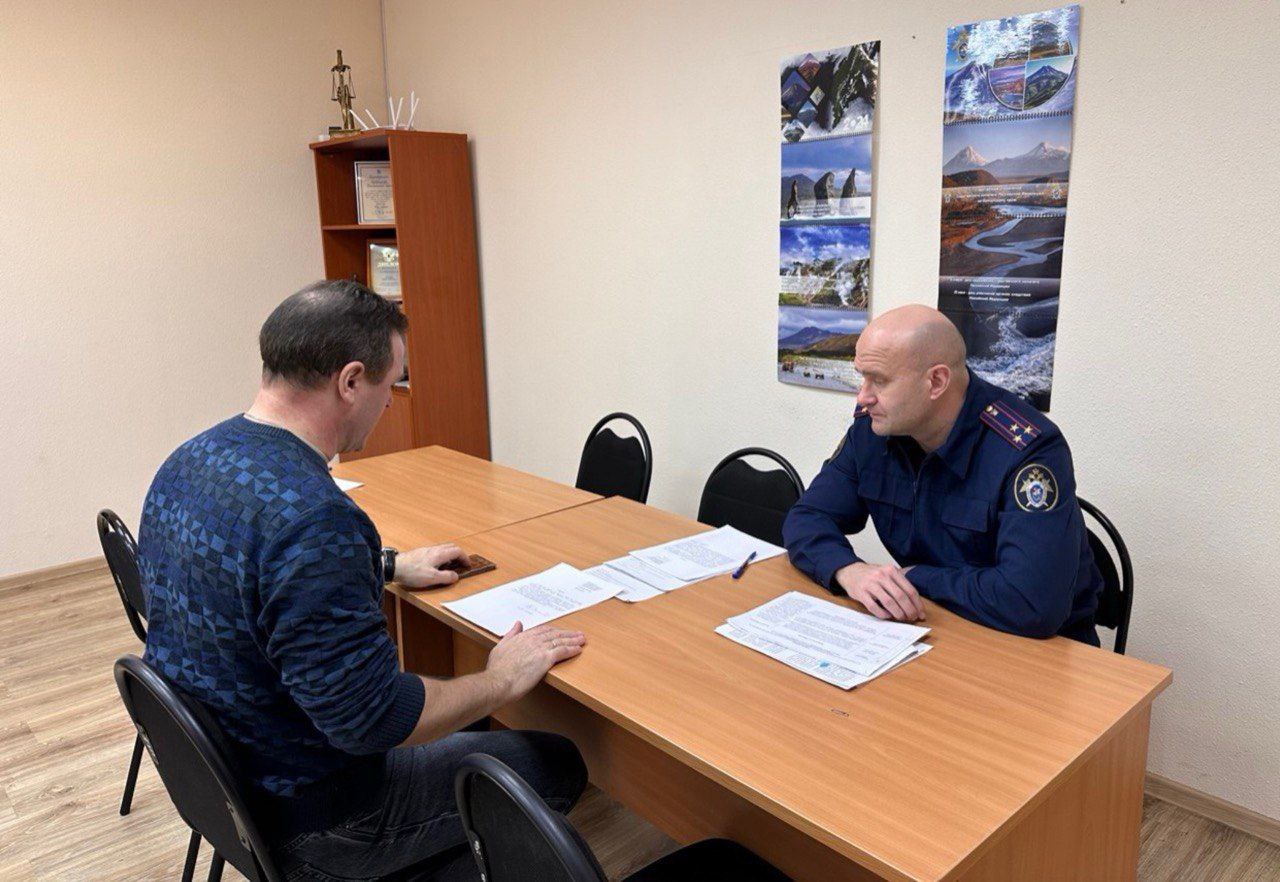 Руководитель следственного управления Следственного комитета Российской Федерации по Камчатскому краю Владимир Владимирович Кулаков провел выездной личный прием жителей региона Руководитель следственного управления Следственного комитета Российской Федерации по Камчатскому краю Владимир Владимирович Кулаков провел выездной личный прием жителей региона