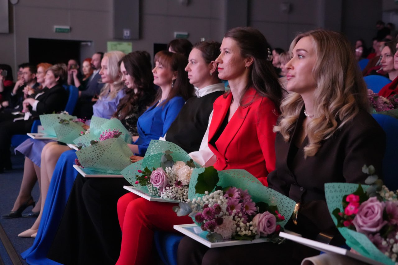 На Камчатке определили победителей юбилейного конкурса «Год учителя закончился, век учителя настал!» На Камчатке определили победителей юбилейного конкурса «Год учителя закончился, век учителя настал!»