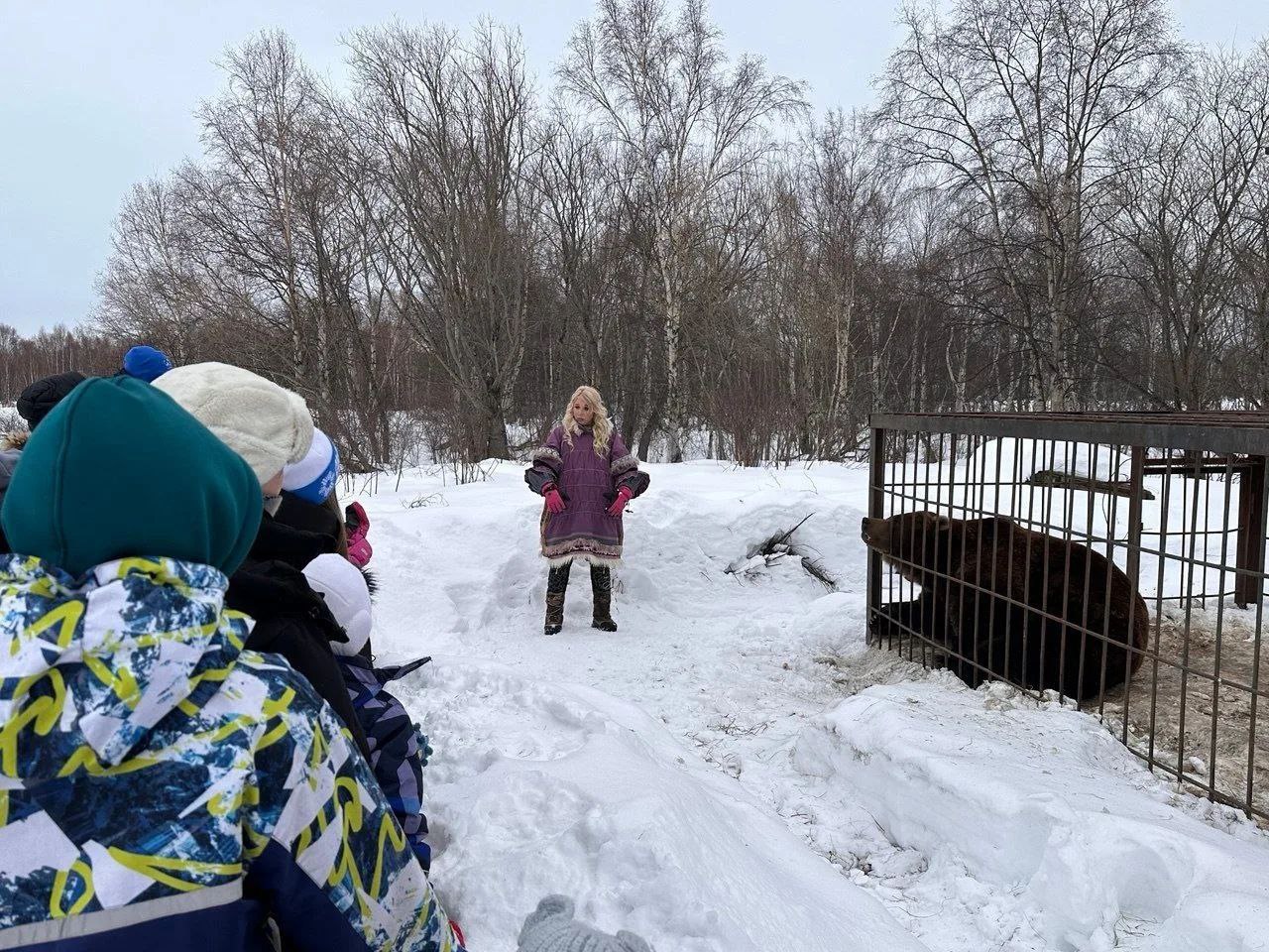 Сотрудники регионального следственного управления организовали праздничную поездку в этно-деревню для воспитанников подшефного детского дома Сотрудники регионального следственного управления организовали праздничную поездку в этно-деревню для воспитанников подшефного детского дома