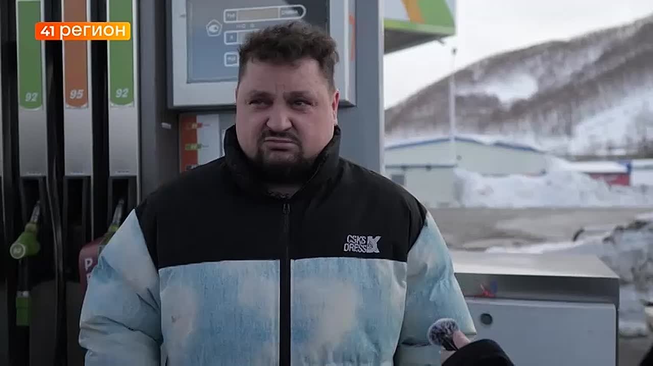 Лужи и ямы образовались после таяния снега на дорогах Петропавловска