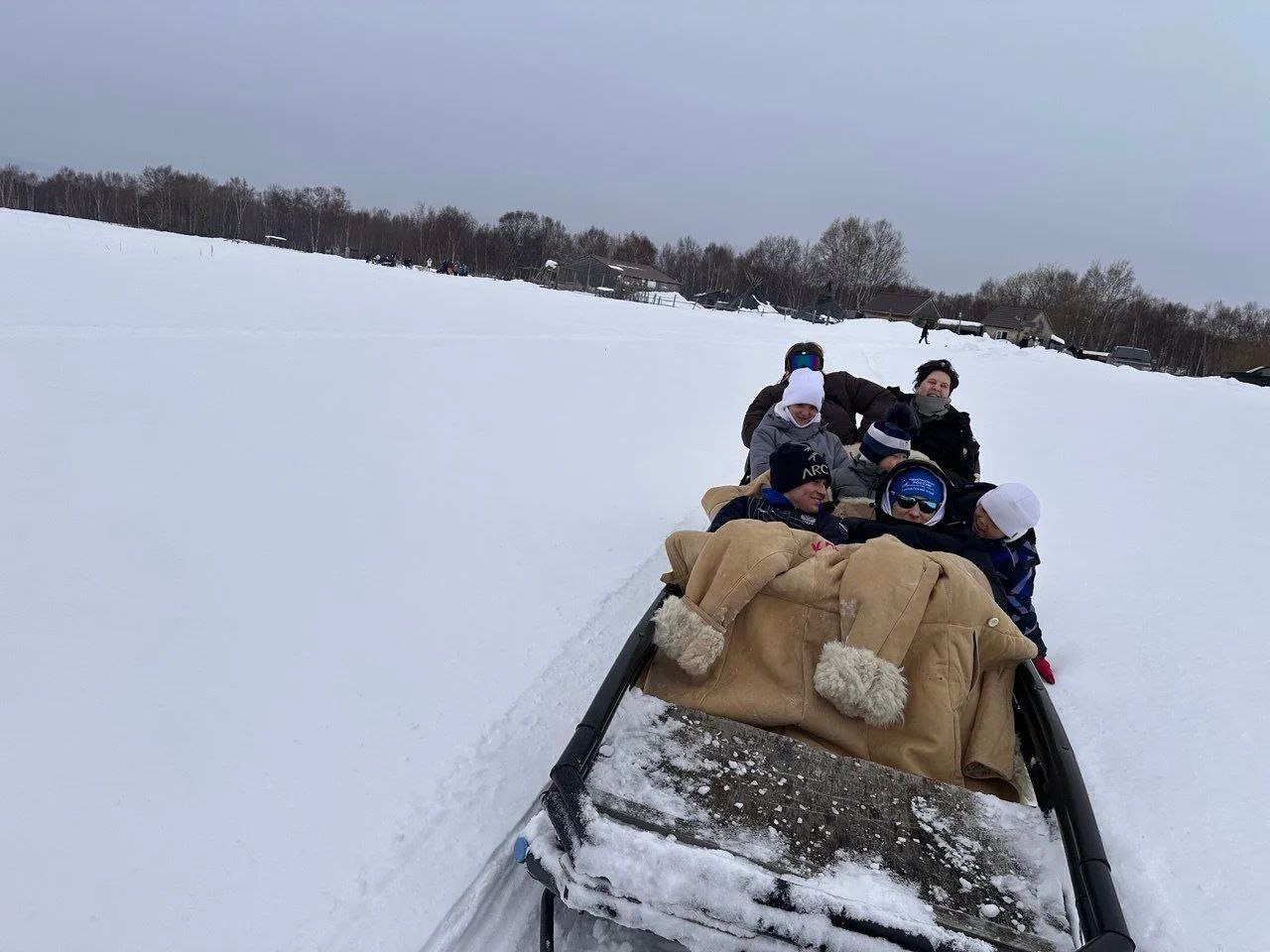 Сотрудники регионального следственного управления организовали праздничную поездку в этно-деревню для воспитанников подшефного детского дома Сотрудники регионального следственного управления организовали праздничную поездку в этно-деревню для воспитанников подшефного детского дома