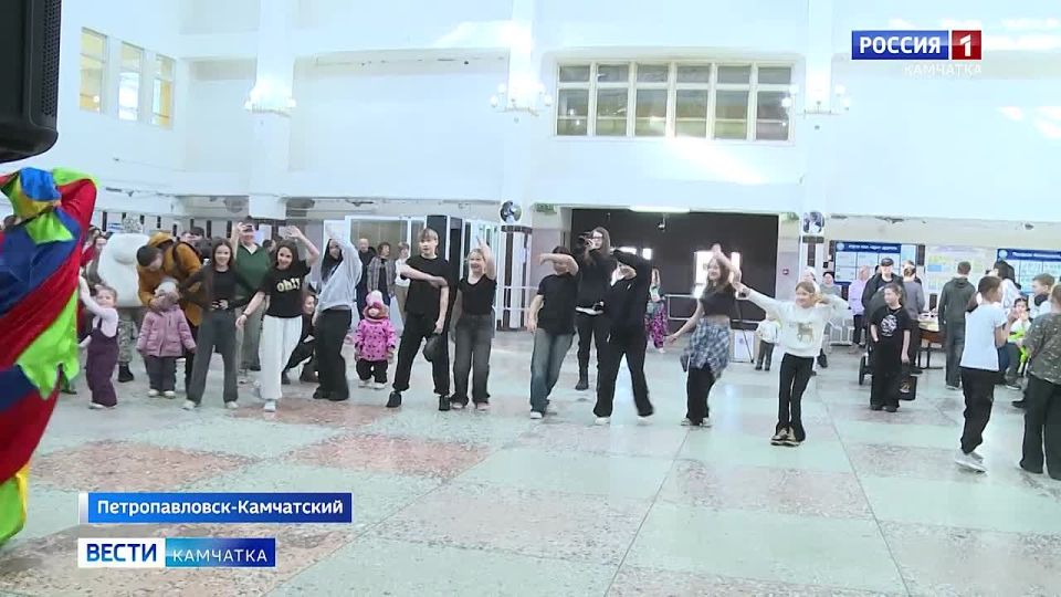 Приятно и полезно. В школе № 17 краевой столицы прошла благотворительная ярмарка, объединившая целый микрорайон в одном месте