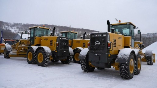 Москва безвозмездно передала Камчатке 10 единиц снегоуборочной техники