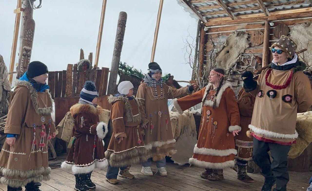 Сотрудники регионального следственного управления организовали праздничную поездку в этно-деревню для воспитанников подшефного детского дома Сотрудники регионального следственного управления организовали праздничную поездку в этно-деревню для воспитанников подшефного детского дома