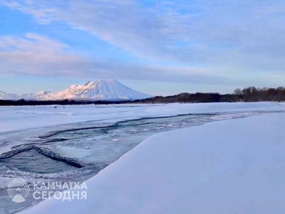 Спасатели завершили эвакуацию группы снегоходчиков