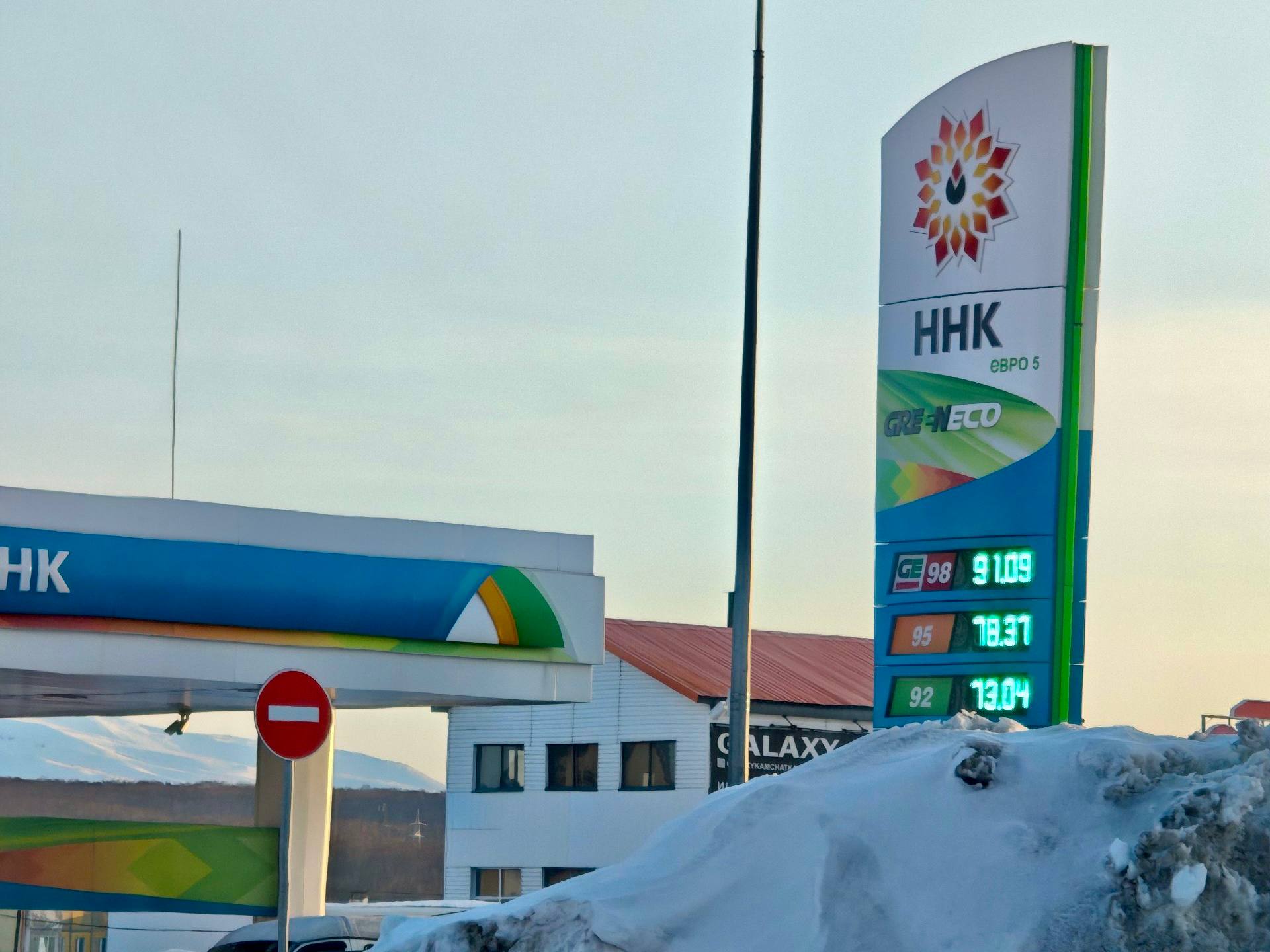 Пока мы мирно спали, на АЗС накрутили новые цифры на топливо!