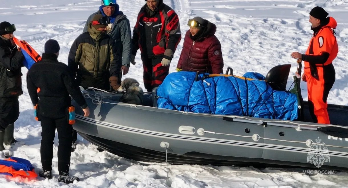 Спасатели помогли 18 снегоходчикам Спасатели помогли 18 снегоходчикам