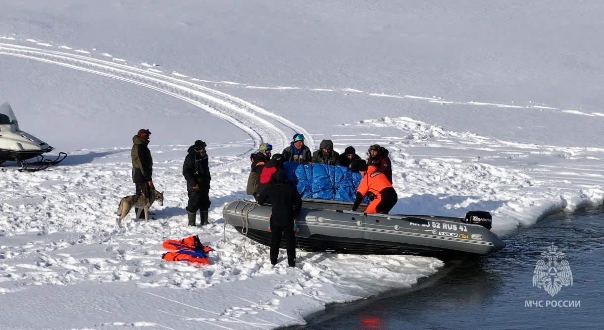 Спасатели помогли 18 снегоходчикам Спасатели помогли 18 снегоходчикам